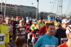 Maskeraddeltagare vid starten Sylvesterloppet 2014